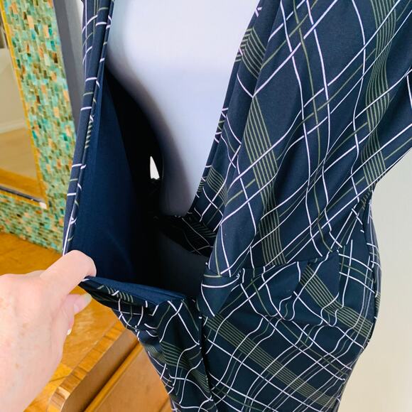 Ann Taylor Size 10 Stretch V-Neck Wrap Dress Black Geometric Print Career Office - Picture 7 of 9